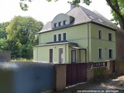 zweigeschossiges Gebäude mit Unterkellerung