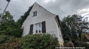 zwei Einfamilienhäuser nebst einem Vorgarten