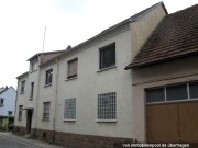 Zweifamilienhaus und mehrere Grundstücke
