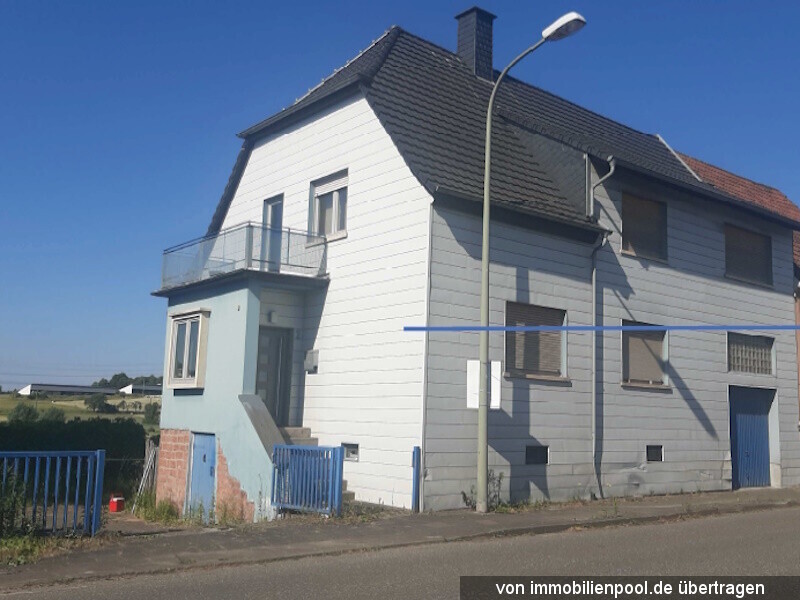 Zweifamilienhaus, Garage, Erholungs- und Landwirtschaftsfläche