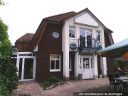 Einfamilienhaus und Restaurantgebäude