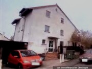 Zwei Wohnhäuser mit Nebengebäuden