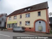 Wohn- und Geschäftshaus mit unbebautem Grundstück