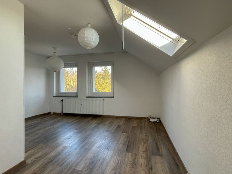Charmante 2-Zimmer-Dachgeschosswohnung zu verkaufen – 57 qm Gemütlic…