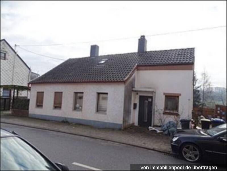 Zwangsversteigerung Einfamilienhaus mit unbebautem Grundstück