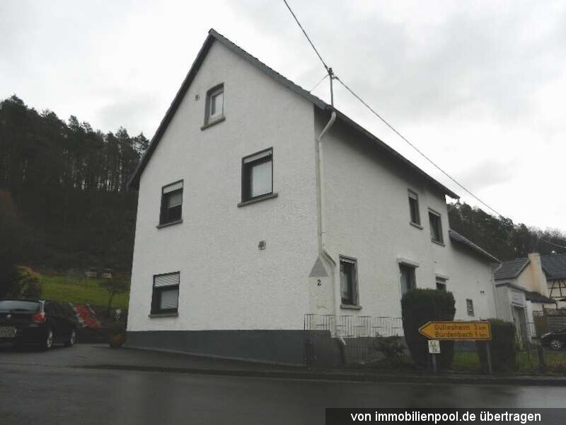 Zweifamilienhaus, unbebautes Grundstück