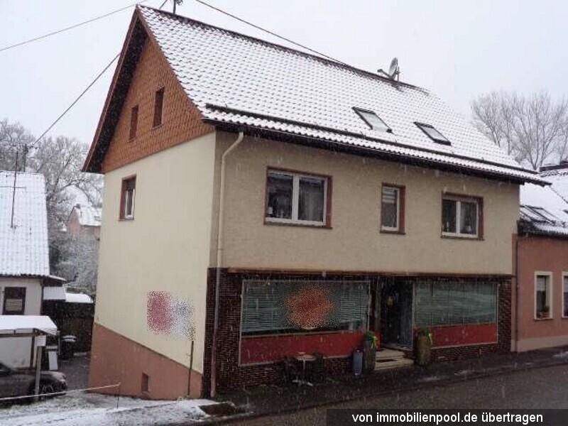 Wohnhaus mit Café