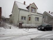Ein- bis Zweifamilienhaus mit Garage