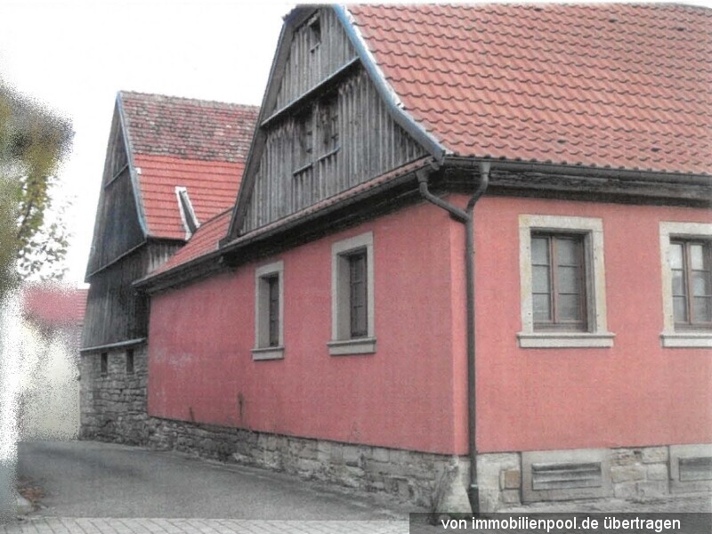 Wohnhaus mit Nebengebäuden