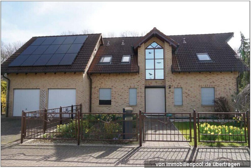 Einfamilienhaus mit Garage