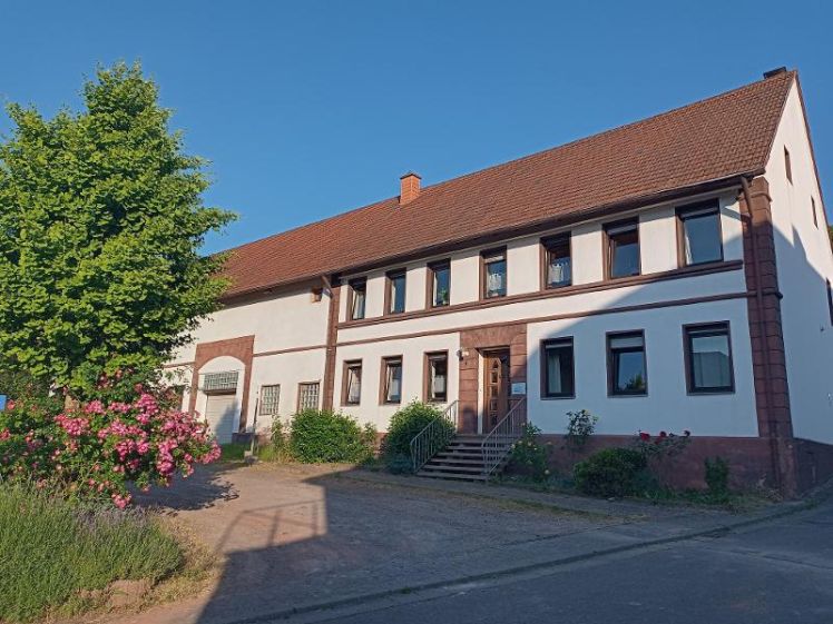 Schöner wohnen auf dem Land, imposantes Bauernhaus mit vielfältigen …