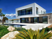 Neue, hochwertige Villa im Bauhausstil auf Mallorca zu verkaufen