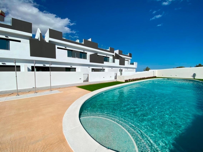 NatureViews-Outside-Pool-2