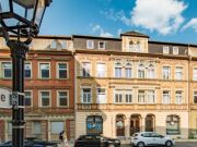 SCHAUFENSTER – ZWEI GROSSE RÄUME – BESUCHERPARKPLÄTZE VOR DER TÜR – …