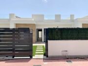 Ebenerdiges Haus mit Meerblick und guter Lage mit Pool