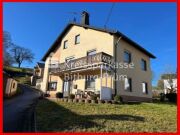 Freistehendes Einfamilienhaus mit Nebengebäude