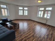 + + + Charmante 3-Zimmer-Dachgeschosswohnung mit großzügigem, lichtd…