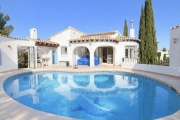 Ebenerdiges Sonnenhaus am Monte Pego mit Pool und Terrasse