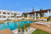 Appartements mit 3 Schlafzimmern, 2 Bädern, Gemeinschaftspool und Ti…