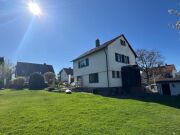 Wunderbar gelegenes Haus mit großem Garten frei werdend zum 1. Juni