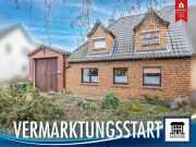 Einseitig angebautes Einfamilienhaus mit Scheune und Wirtschaftsgebä…