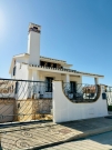 Große spanische Villa mit Tiefgarage in Meeresnähe