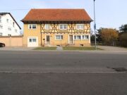 Geräumiges 4 - Familienhaus mit Entwicklungspotenzial und Zwei Garag…