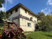 Einfamilienhaus mit Nebengebäude und Garage