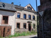 Wohnhaus mit Garage und Stall/Scheune