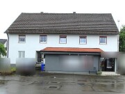 Wohn- und Geschäftshaus mit Anbau und Nebengebäude