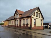 Wohn- und Gewerbeobjekt mit Hallenanbau und weiteren Hallen