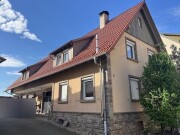 freistehendes Einfamilienhaus mit Carport