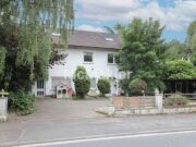 Wohnen & Pferdehof am Ortsrand von Büdingen – 2FH mit großem Entwick…