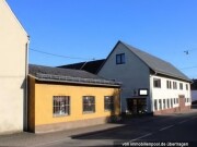 Wohn- und Geschäftshaus und Wohnhaus mit Nebengebäuden
