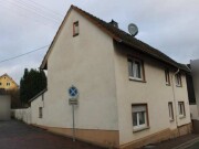 Einfamilienhaus mit Nebengebäude