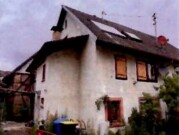 Einfamilienhaus mit Garten und ungenutzter Scheune