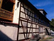 Mehrfamilienhaus mit zwei Garagen