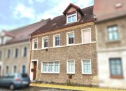 Einfamilienhaus mit Nebenanlagen und Pkw-Stellplatz