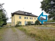 Sechs Wohnungen mit Garagengebäude