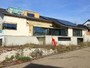 großes Einfamilienhaus mit Doppelgarage