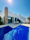 Bezugsfertige Villa mit Meerblick, großem Pool und Sommerküche