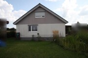 Zweifamilienhaus mit zwei Garagen