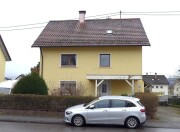 Dreifamilienhaus mit kleiner Wohnung über der Garage