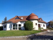 zwei Eigentumswohnungen mit Haupthaus und Nebenhaus
