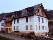 Zwangsversteigerung Wohnhaus mit Garage und Geräteschuppen