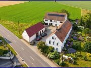 Ein Hof voller Möglichkeiten – teilmodernisierter Drei-Seitenhof in …