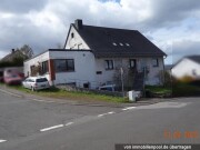 Einfamilienhaus mit Einliegerwohnung und Garage
