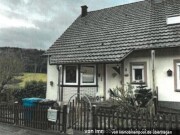 Einfamilienhaus mit Garagen und Carport