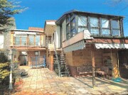 Ein- bis Zweifamilienhaus mit Anbauten