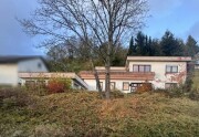 Einfamilienhaus mit Schwimmhalle und Doppelgarage